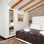 Boutique Vela Vrata 4*