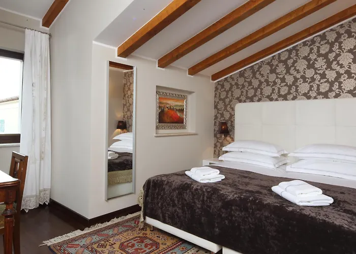 维拉吾拉塔精品酒店 4* 布泽特