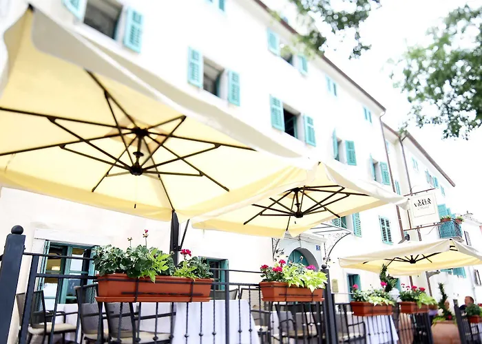 维拉吾拉塔精品酒店 4* 布泽特