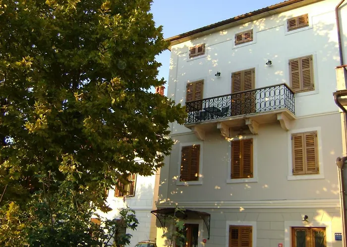 维拉吾拉塔精品酒店 4* 布泽特